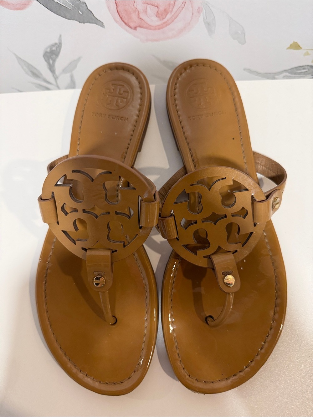 Tory Burch Brown Patent Miller Leather Logo Thong Sandals - Picture 2 of 3